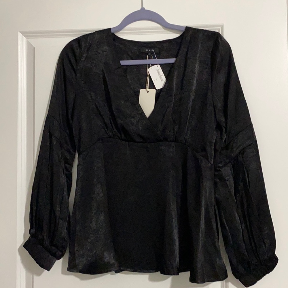 Beautiful Black shiny top Sz 2  Lumie NWT